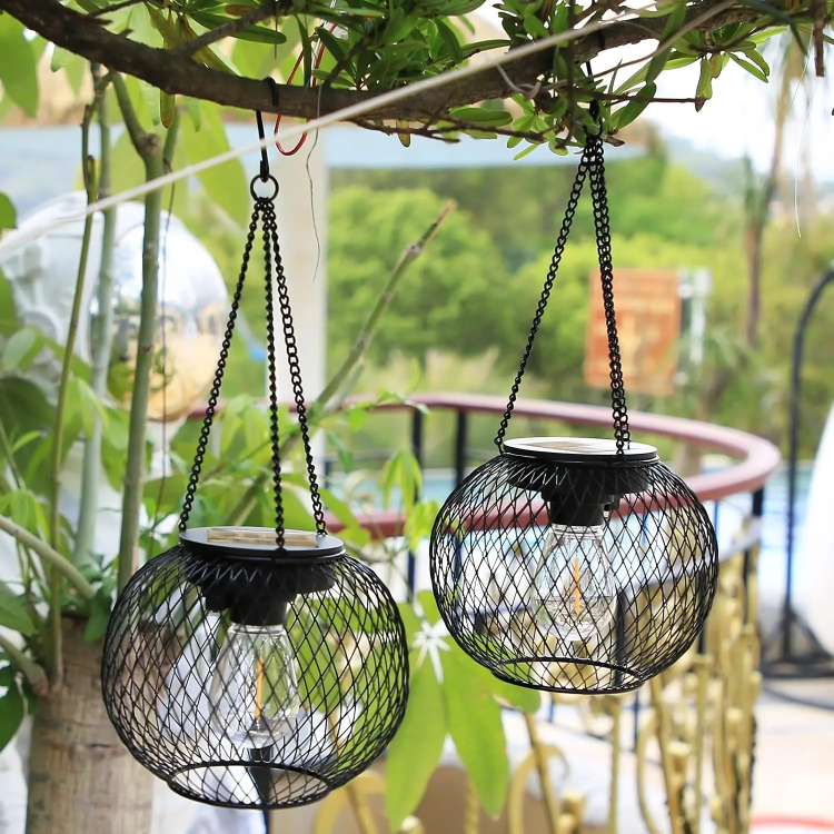 Solar Garden Lantern – Retro Metal Grid Outdoor Light