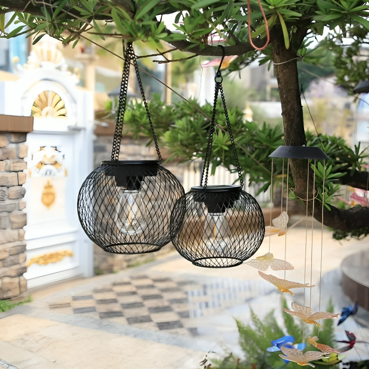 Solar Garden Lantern – Retro Metal Grid Outdoor Light